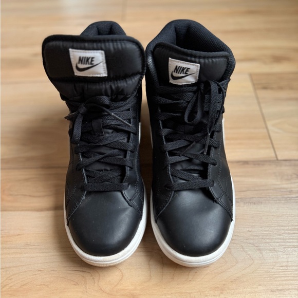 Nike Black and White High-Top Sneakers size 9.5 - Picture 2 of 8